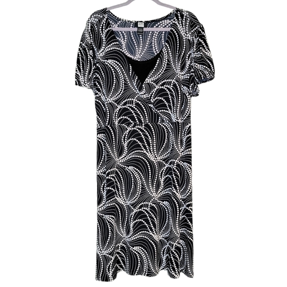 MStudio 1940 plus size dress size 26/28W black and white ties in the back - Picture 8 of 8